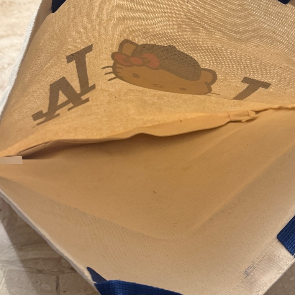 Hello Kitty x LA Dodgers Canvas Tote in Cream and Blue - Picture 4 of 4